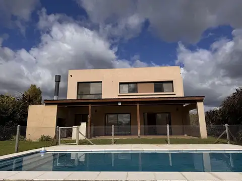 Casa en Alquiler en El Cantón, USD 1.900
