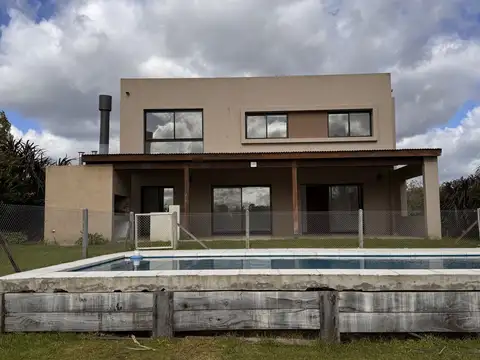 Casa en alquiler permanente a la laguna El Canton Escobar