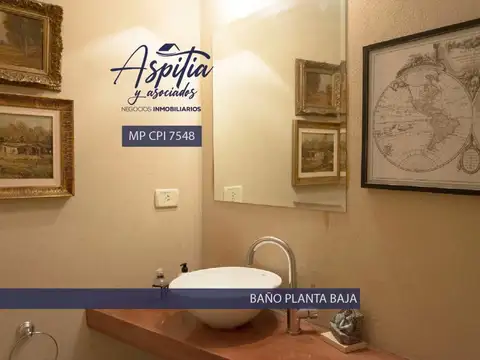 Casa en Venta con 2 cocheras