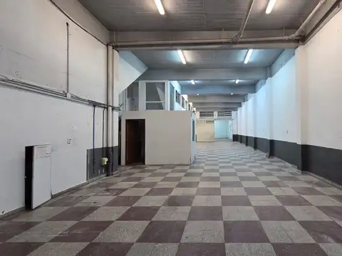 Av. Bartolomé Mitre al 200