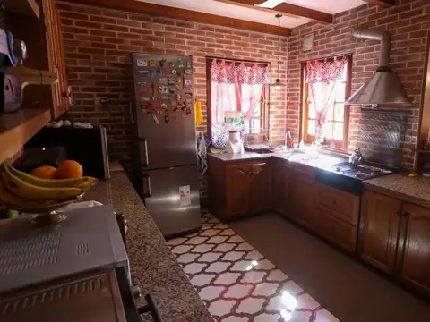 CASA 7 AMB EN VENTA MONTE GRANDE IDEAL DOS FAMILIA