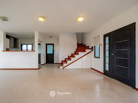 Casa 4 ambientes con 2 baños