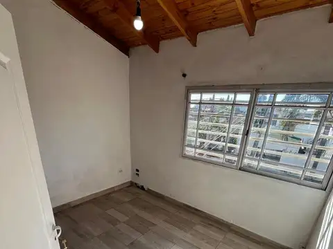 ALQUILER PH 4 AMBIENTES INTERNO EN PRIMER PISO. LA TABLADA