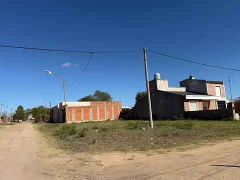 Lote esquina 12x23, más luz,ventilación y posibilidades¡