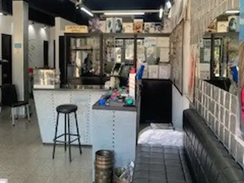 Excelente Local sobre Avenida Diaz Velez 