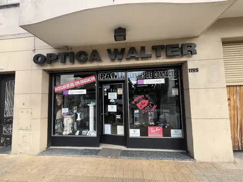 Excelente Local sobre Avenida Diaz Velez 
