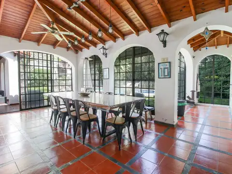 Casa 6 ambientes con 4 baños