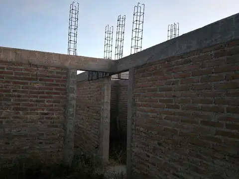 CASA EN VENTA EN OBRA EN LAS CALANDRIAS