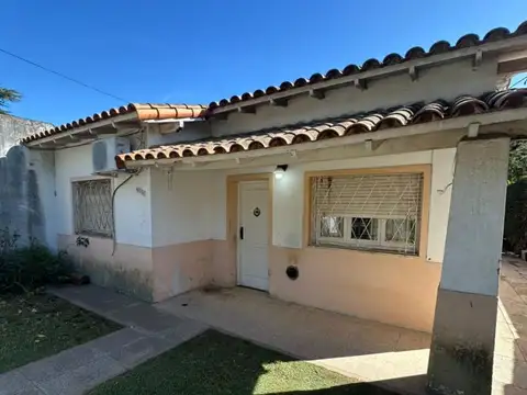 CASA 3 AMBIENTES AMPLIO FONDO LIBRE ZONA QUINTAS