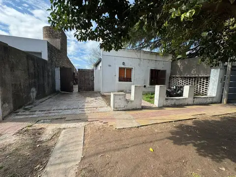 CASA EN VENTA EN CHACABUCO CON PATIO