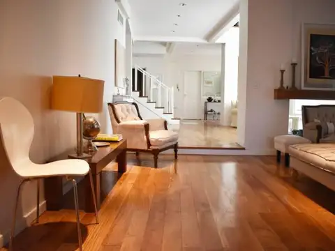 Casa 10 ambientes con 6 baños