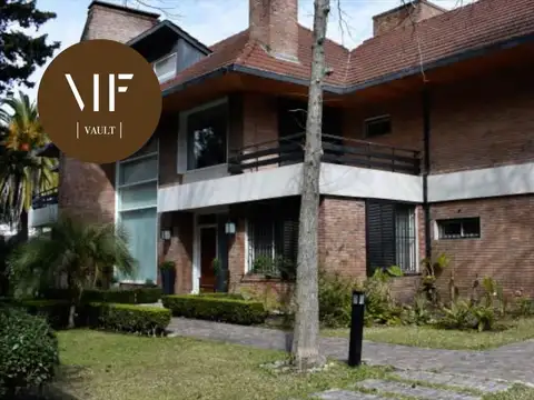 EXTRAORDINARIA CASA EN MARTINEZ DE LIBERTADOR AL RIO.