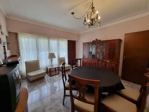 Depto Tipo Casa 4 ambientes con 2 baños