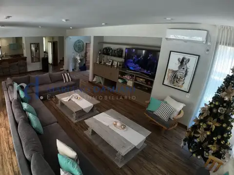 Casa 6 ambientes con 5 baños