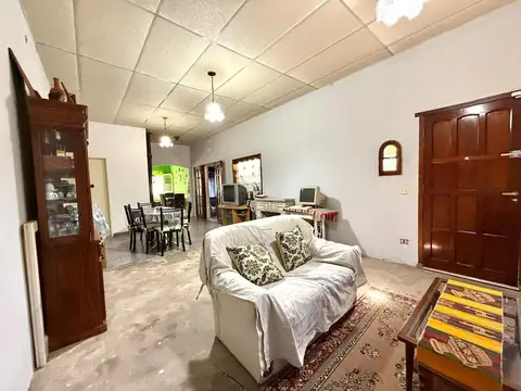 Casa en Venta con 3 cocheras