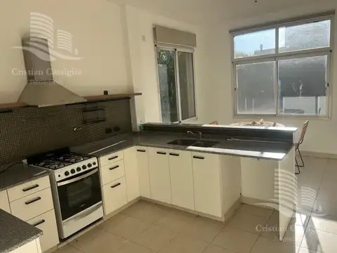 Casa en Venta con 3 cocheras