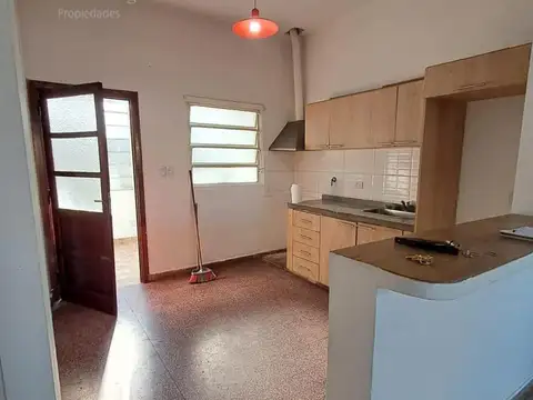 Casa 3 ambientes con 1 baño