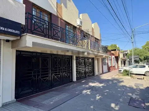 Rivadavia | 200, Piso 0