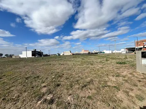 LOTE EN PAMPAS DE MANANTIALES – 389 M² RESIDENCIAL