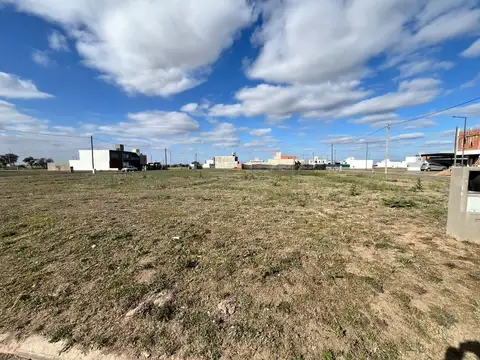 LOTE EN PAMPAS DE MANANTIALES – 389 M² RESIDENCIAL