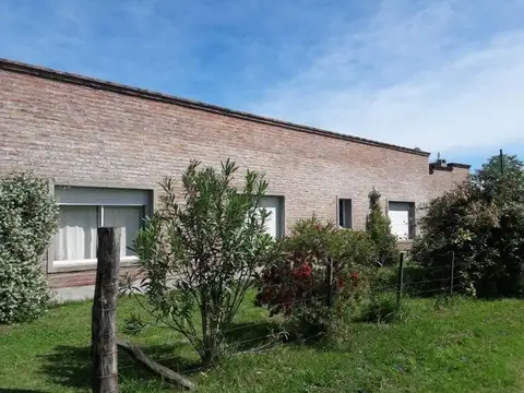 Casa 6 ambientes con 2 baños