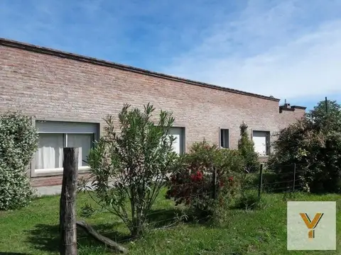 Casa 6 ambientes con 2 baños