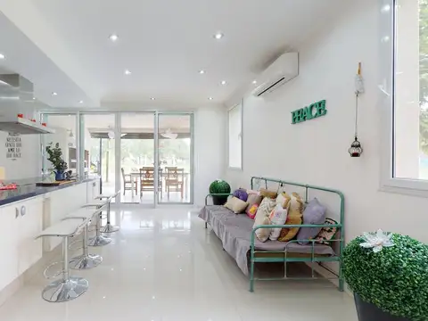 Casa en Venta con 3 cocheras
