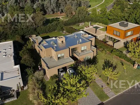 Casa en Alquiler con 1 cochera