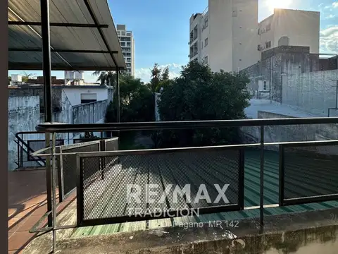 Casa 6 ambientes con 2 baños