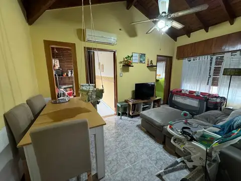 Casa 4 ambientes con 2 baños
