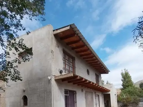 CASA 3 DORMITORIOS- CORDON FORESTAL