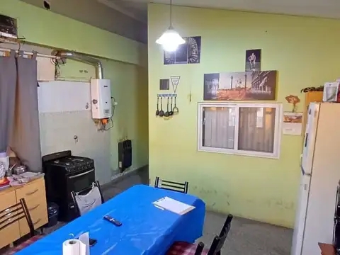 Casa 10 ambientes con 2 baños