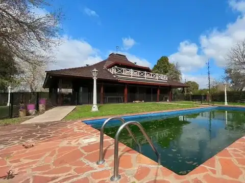 Casa quinta de 7 ambientes con pileta y quincho en Tortuguitas