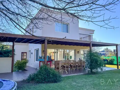 Casa 4 ambientes con 1 baño