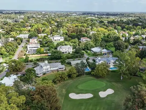 Casa 8 ambientes con 4 baños