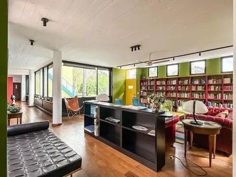 NEWMAN II, casa restaurada en VENTA  con gran lote y pileta