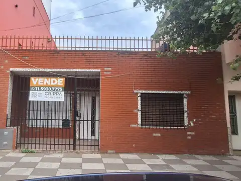 CASA EN VENTA DE 3 AMBIENTES EN ISIDRO CASANOVA  - OPORTUNIDAD!