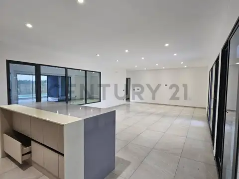Casa 4 ambientes con 4 baños