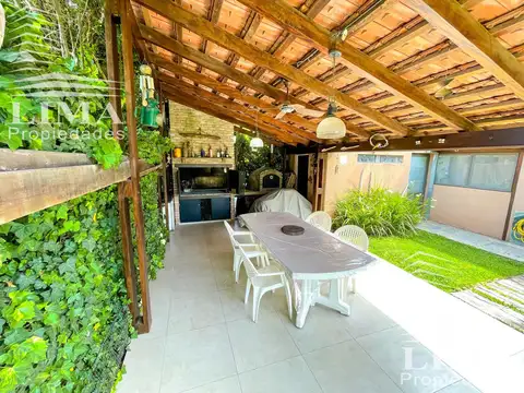 Casa 7 ambientes con 5 baños