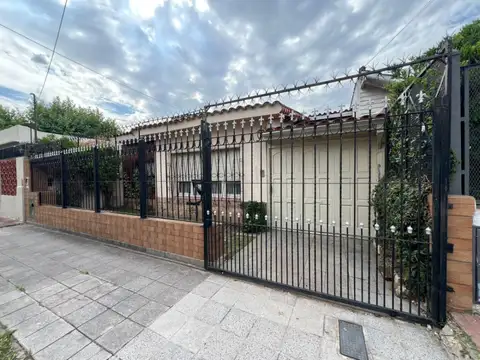 Casa en venta de 3 dormitorios c/ cochera en Temperley