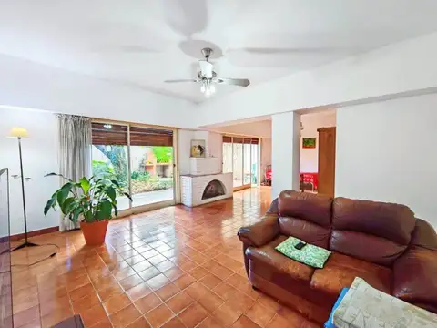 Casa 225m2 Cubiertos con Jardín, Garaje, Terraza y Parrilla en Villa del Parque