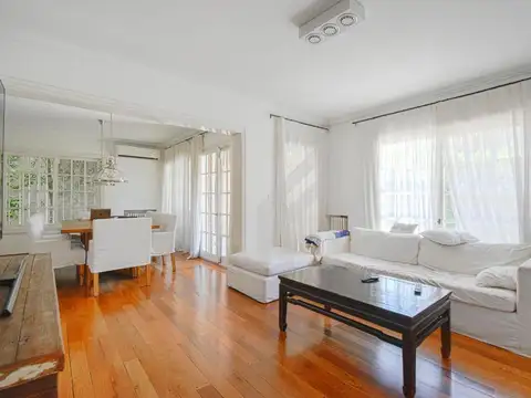 Casa 9 ambientes con 5 baños