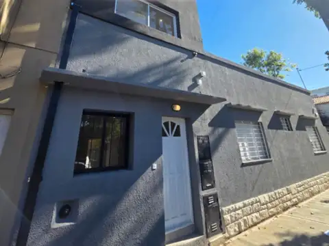 Depto Tipo Casa 2 ambientes con 1 baño