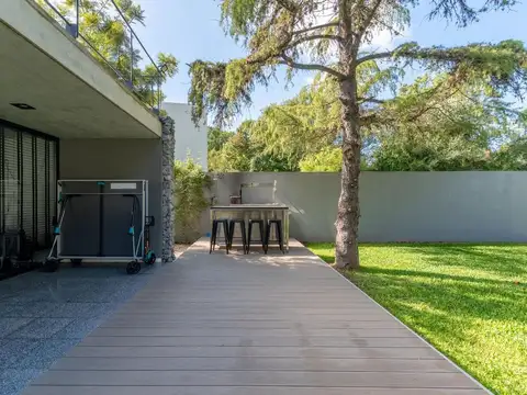 Casa en Venta con 4 cocheras