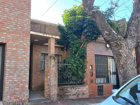 Venta oportunidad 2 casas en Barrio Sarmiento 