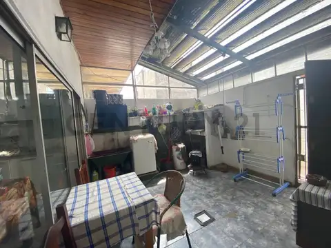 Venta de PH de 2 ambientes al frente con patio y Terraza Lanús Oeste