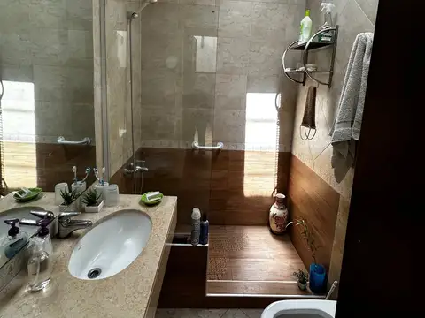 Casa en venta en Villa del Parque - lote propio