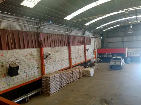 Galpon en Venta 15  mts Frente
