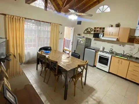 Casa 3 ambientes con 1 baño