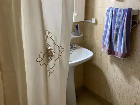 EN VENTA - Casa de 4 ambientes en PRESIDENTE DERQUI.